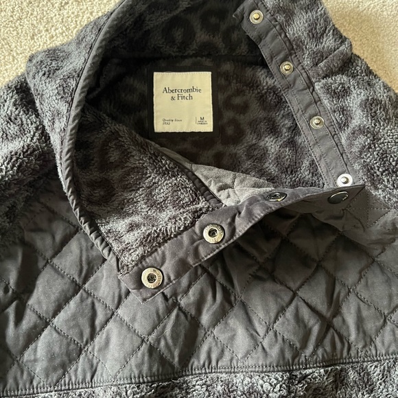 Abercrombie fleece leopard print pullover - Picture 3 of 3